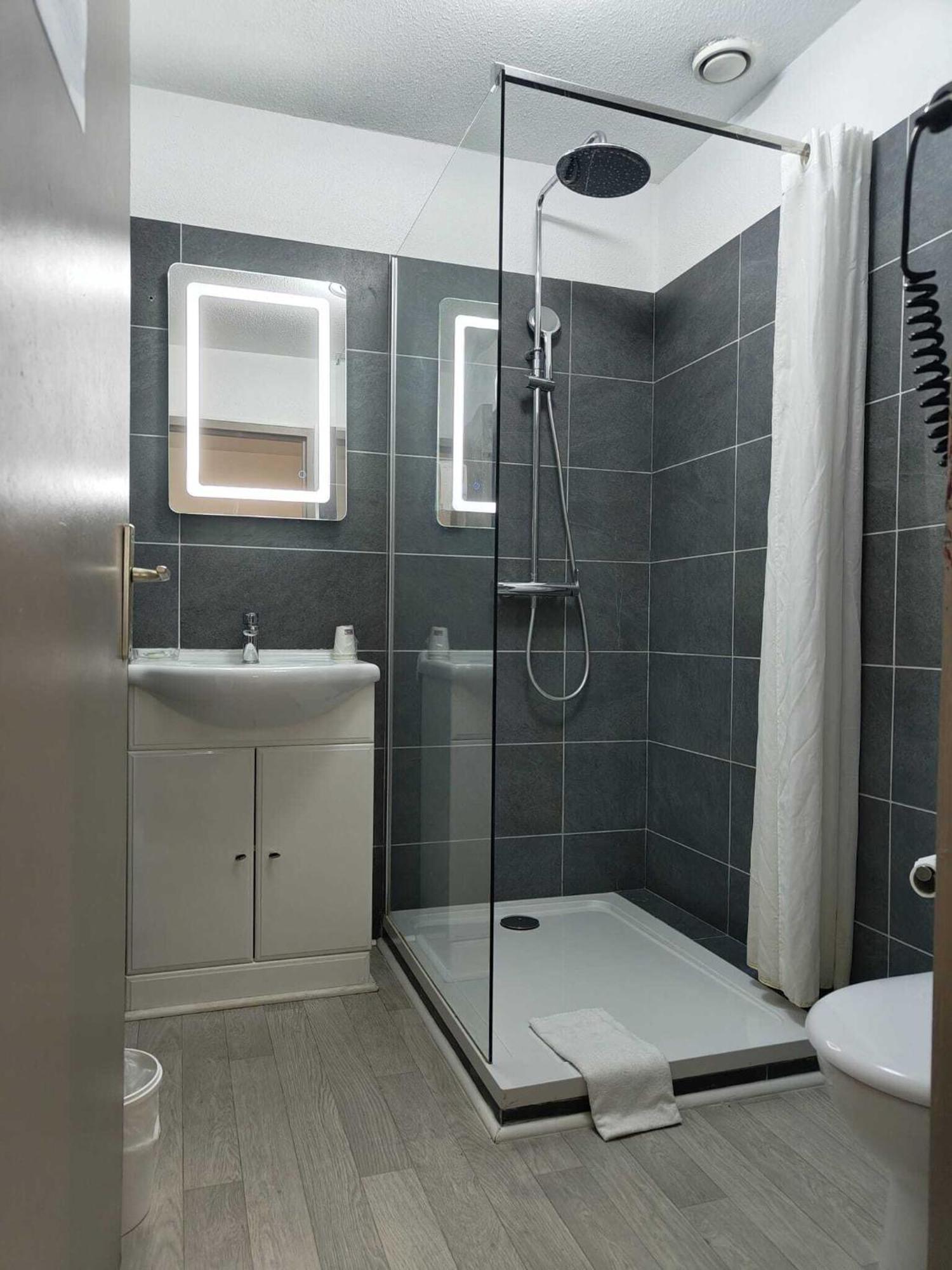 Hotel Les Alizes Puget-Théniers 部屋 写真