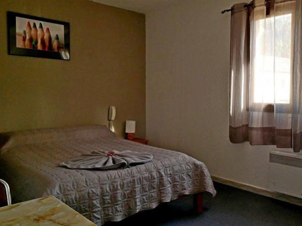 Hotel Les Alizes Puget-Théniers エクステリア 写真