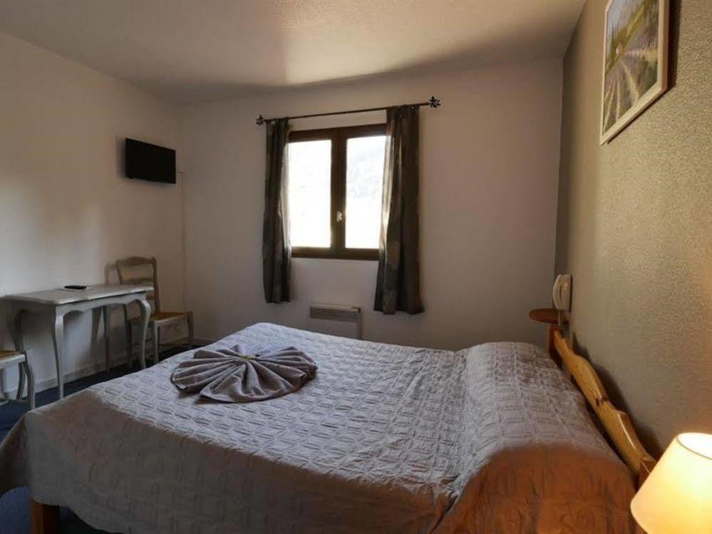 Hotel Les Alizes Puget-Théniers エクステリア 写真